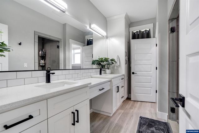 806 Ike Mooney St NE, Silverton, OR 97381