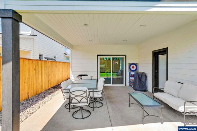 806 Ike Mooney St NE, Silverton, OR 97381
