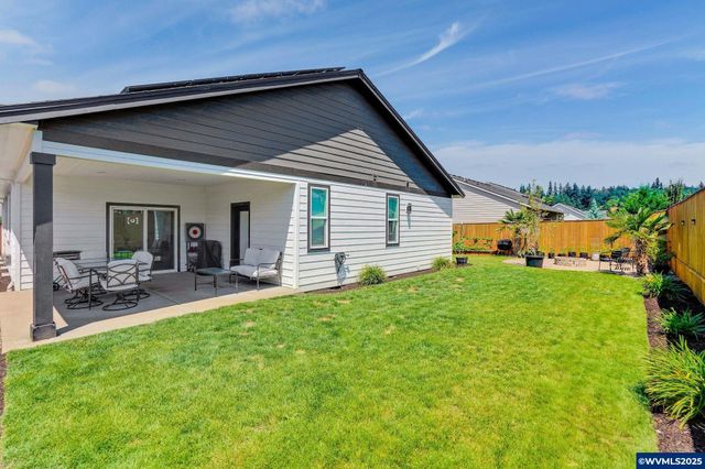 806 Ike Mooney St NE, Silverton, OR 97381