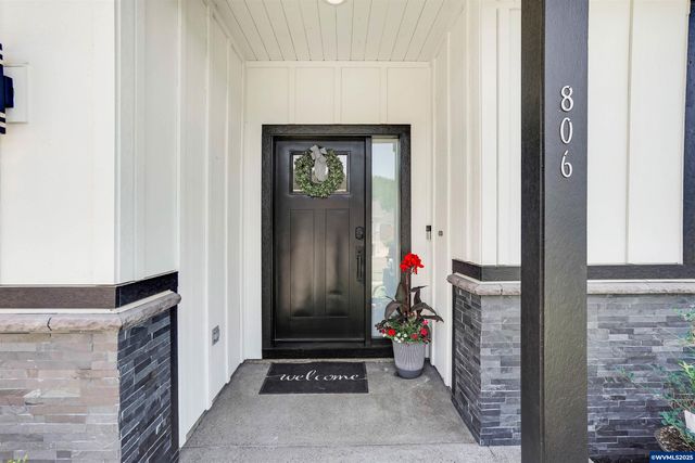 806 Ike Mooney St NE, Silverton, OR 97381