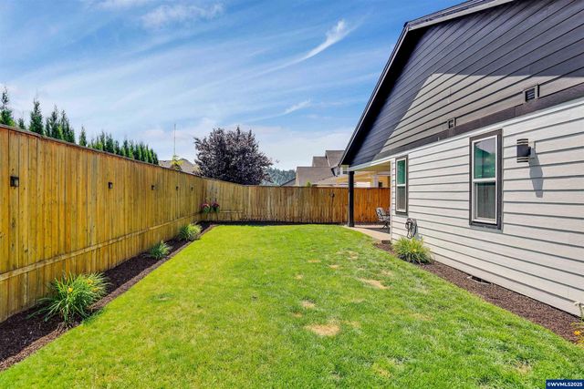 806 Ike Mooney St NE, Silverton, OR 97381
