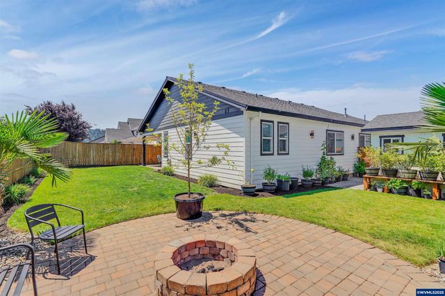 806 Ike Mooney St NE, Silverton, OR 97381