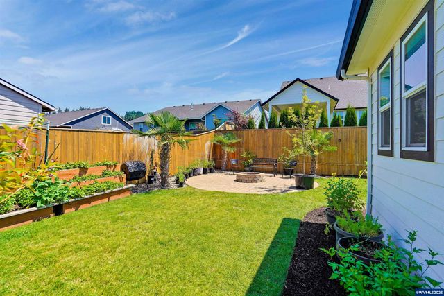 806 Ike Mooney St NE, Silverton, OR 97381