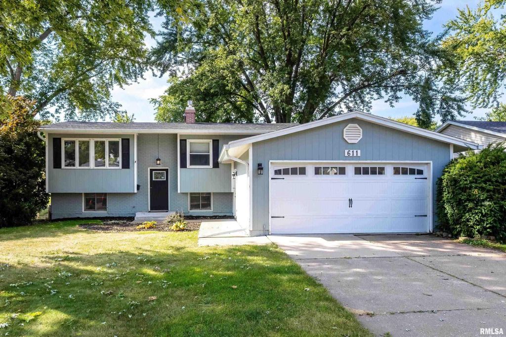 611 NORTHBROOK Drive, Davenport, IA 52806