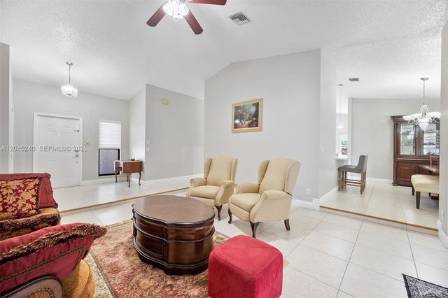 4870 Hawkes Bluff Ave, Davie, FL 33331
