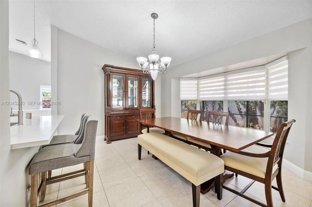 4870 Hawkes Bluff Ave, Davie, FL 33331