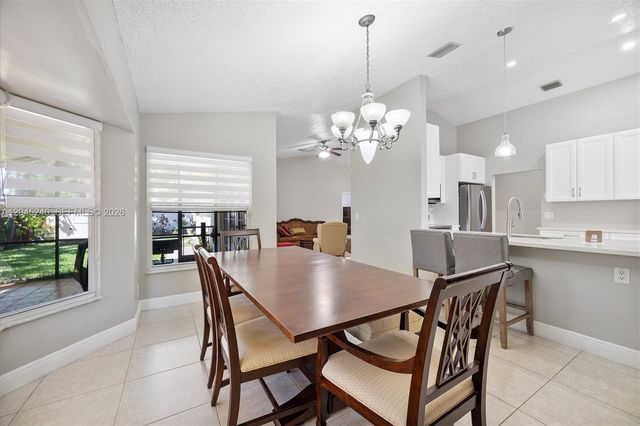 4870 Hawkes Bluff Ave, Davie, FL 33331