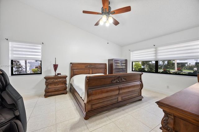4870 Hawkes Bluff Ave, Davie, FL 33331