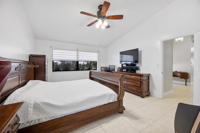 4870 Hawkes Bluff Ave, Davie, FL 33331