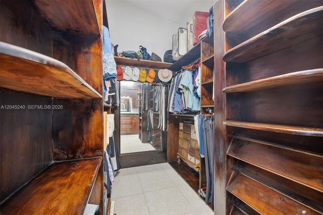 4870 Hawkes Bluff Ave, Davie, FL 33331