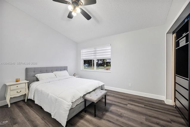 4870 Hawkes Bluff Ave, Davie, FL 33331