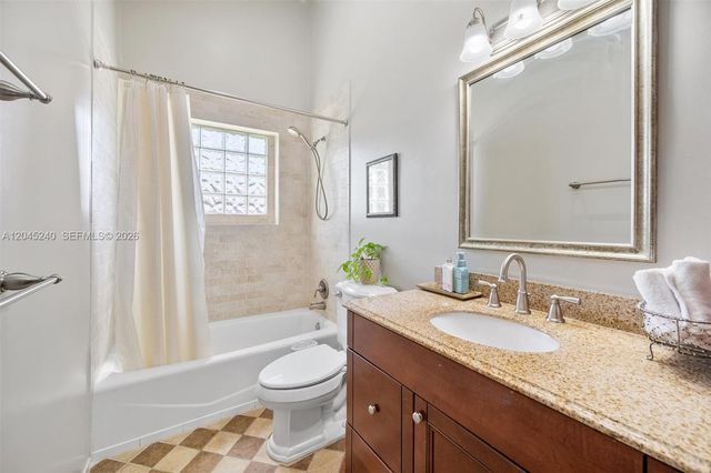 4870 Hawkes Bluff Ave, Davie, FL 33331