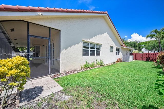 4870 Hawkes Bluff Ave, Davie, FL 33331