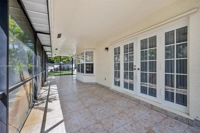 4870 Hawkes Bluff Ave, Davie, FL 33331