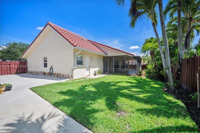 4870 Hawkes Bluff Ave, Davie, FL 33331