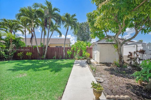 4870 Hawkes Bluff Ave, Davie, FL 33331