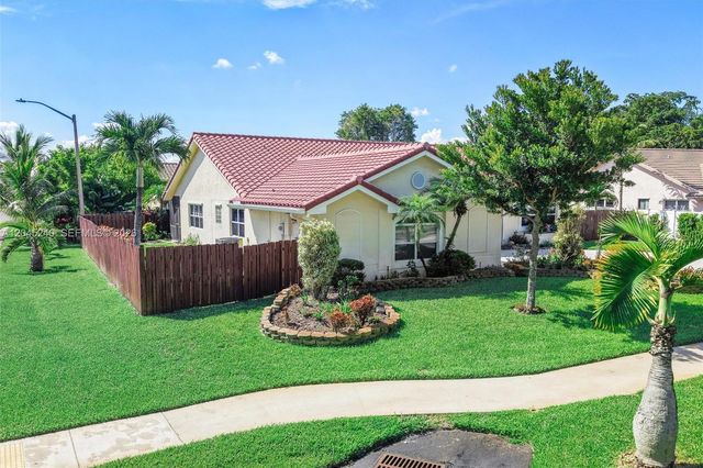 4870 Hawkes Bluff Ave, Davie, FL 33331