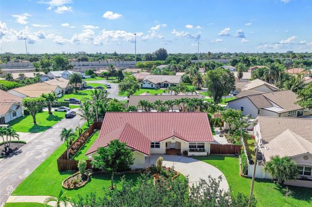 4870 Hawkes Bluff Ave, Davie, FL 33331