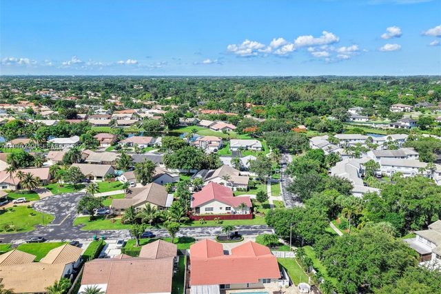 4870 Hawkes Bluff Ave, Davie, FL 33331