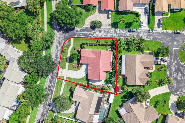 4870 Hawkes Bluff Ave, Davie, FL 33331
