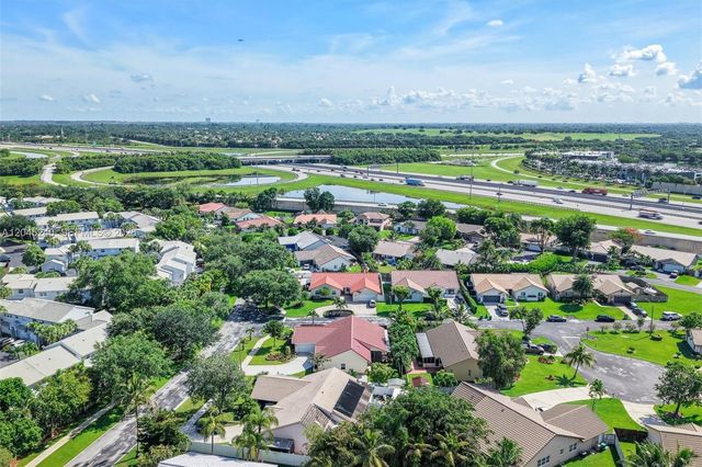 4870 Hawkes Bluff Ave, Davie, FL 33331