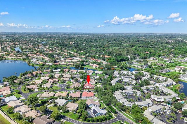 4870 Hawkes Bluff Ave, Davie, FL 33331