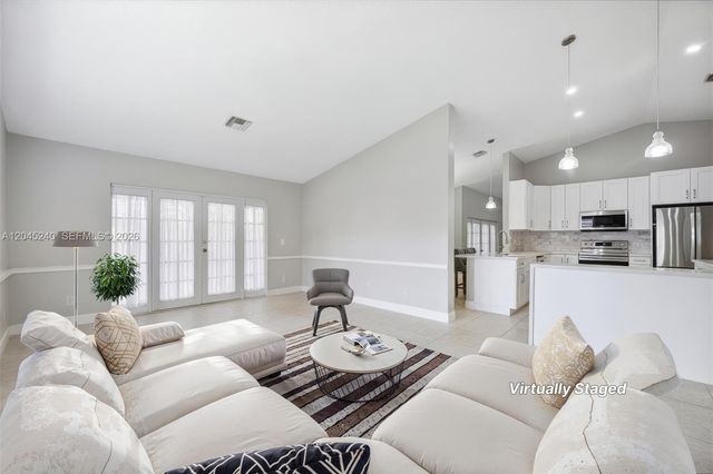 4870 Hawkes Bluff Ave, Davie, FL 33331
