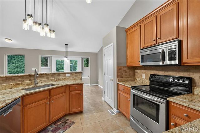 234 Romaine Spring View, St Louis, MO 63026