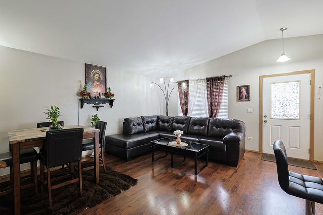 15 N Frolic Avenue, Waukegan, IL 60085