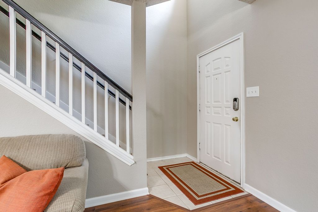 332 Sunset Oaks Drive, Fort Worth, TX 76112 — photo 5