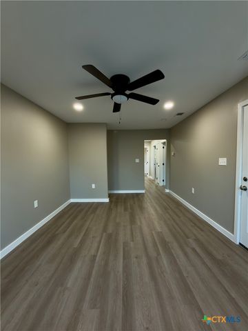 1312 E Anaqua Avenue, Victoria, TX 77901