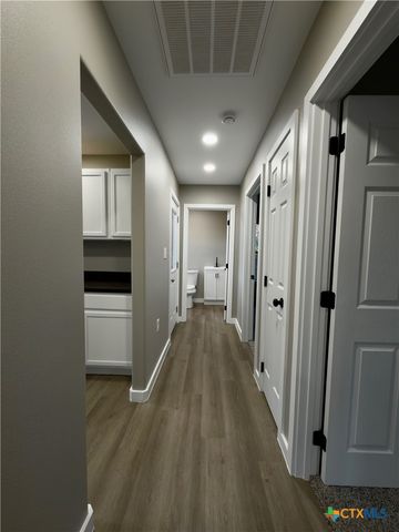 1312 E Anaqua Avenue, Victoria, TX 77901