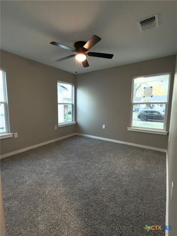 1312 E Anaqua Avenue, Victoria, TX 77901