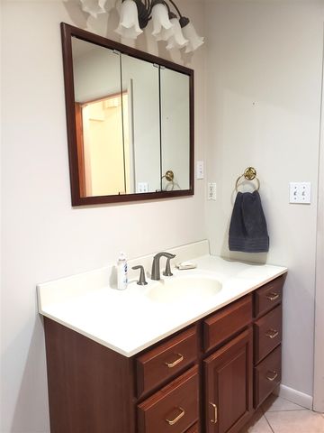 12 Bishop Avenue, Coldwater, MI 49036