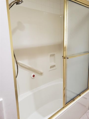 12 Bishop Avenue, Coldwater, MI 49036