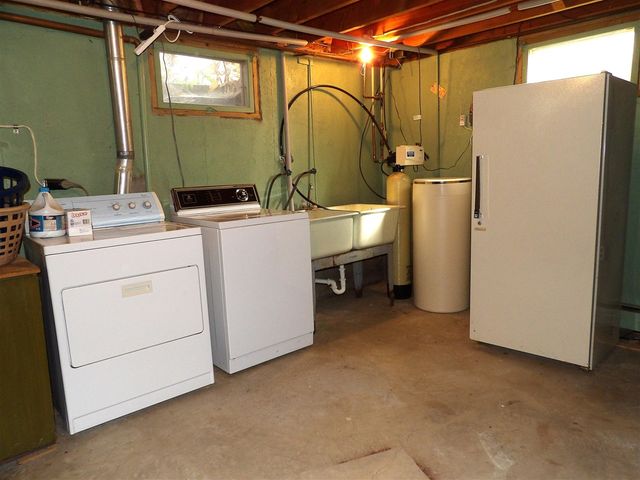 12 Bishop Avenue, Coldwater, MI 49036