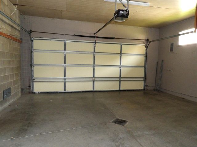 12 Bishop Avenue, Coldwater, MI 49036