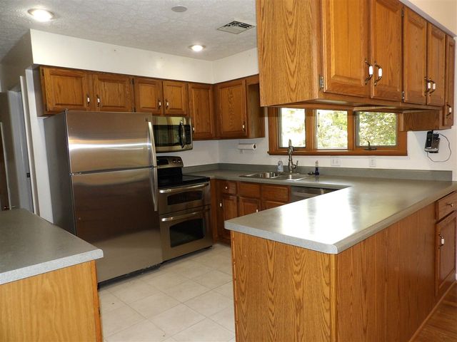 12 Bishop Avenue, Coldwater, MI 49036