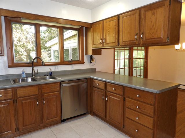 12 Bishop Avenue, Coldwater, MI 49036