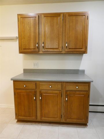 12 Bishop Avenue, Coldwater, MI 49036