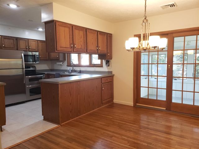 12 Bishop Avenue, Coldwater, MI 49036