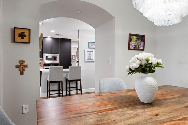 808 3RD AVENUE W 402, Bradenton, FL 34205