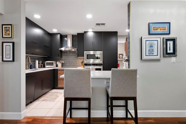 808 3RD AVENUE W 402, Bradenton, FL 34205