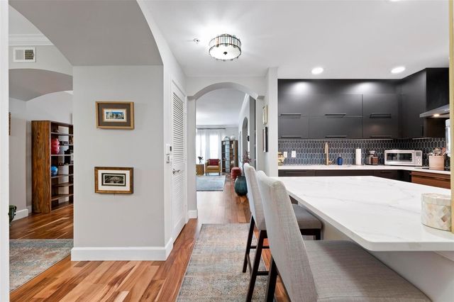 808 3RD AVENUE W 402, Bradenton, FL 34205