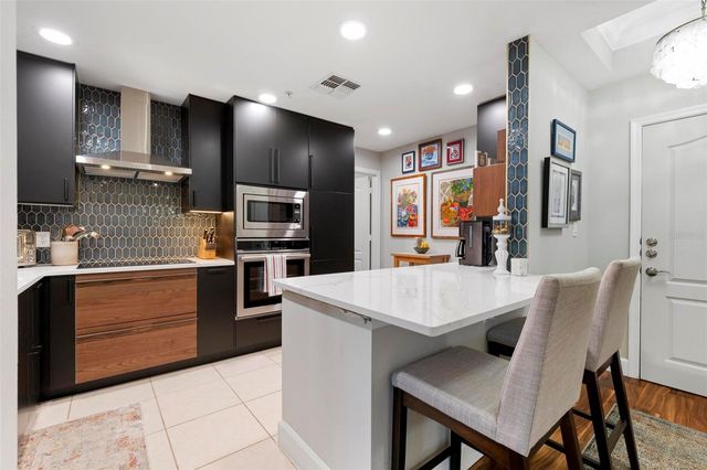 808 3RD AVENUE W 402, Bradenton, FL 34205