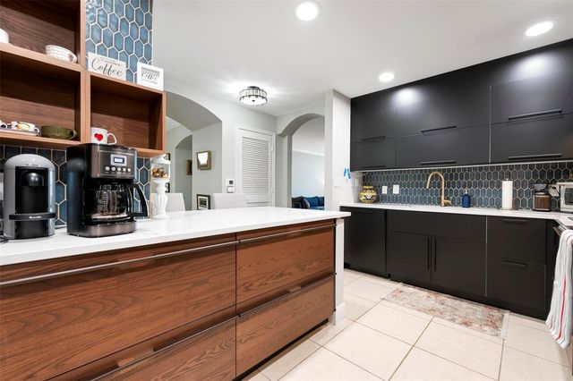 808 3RD AVENUE W 402, Bradenton, FL 34205