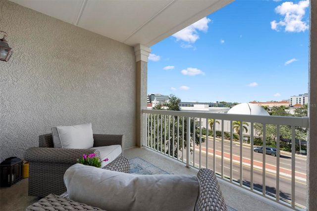 808 3RD AVENUE W 402, Bradenton, FL 34205