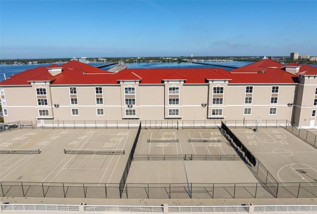 808 3RD AVENUE W 402, Bradenton, FL 34205