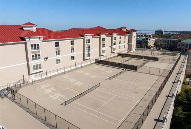 808 3RD AVENUE W 402, Bradenton, FL 34205