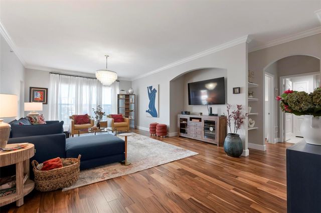 808 3RD AVENUE W 402, Bradenton, FL 34205